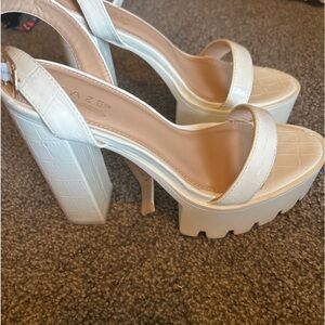 Glaze White 6.5" Stiletto Heel 2.5" Platform Shoe WOMEN Size 7.5 Faux Leather